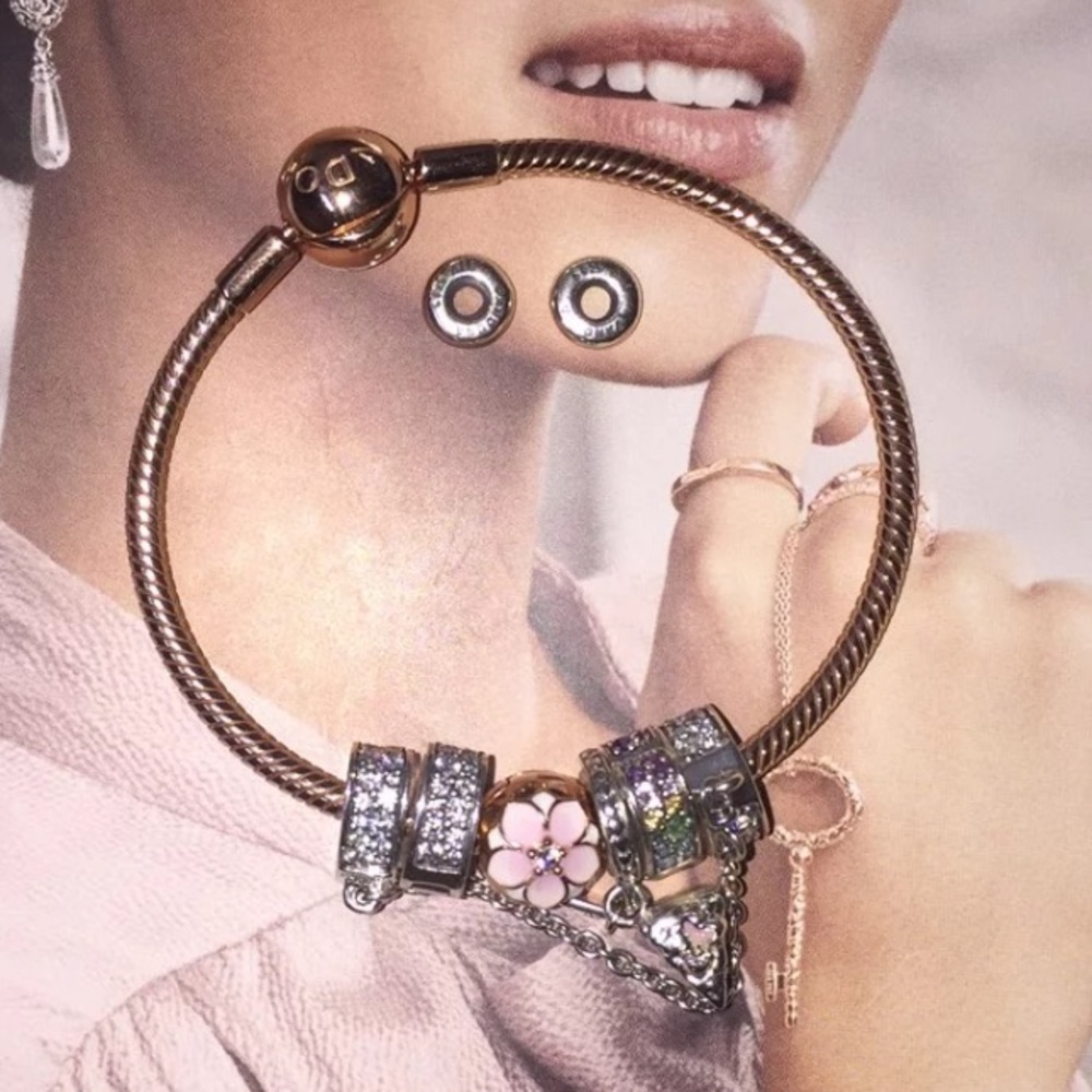 PANDORA JEWLERY